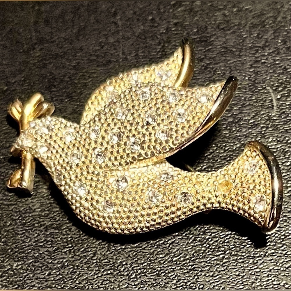 ASO Vintage Dove of Peace Brooch Pave Crystal Rhinestone Gold Tone Pin 1x2” Boho